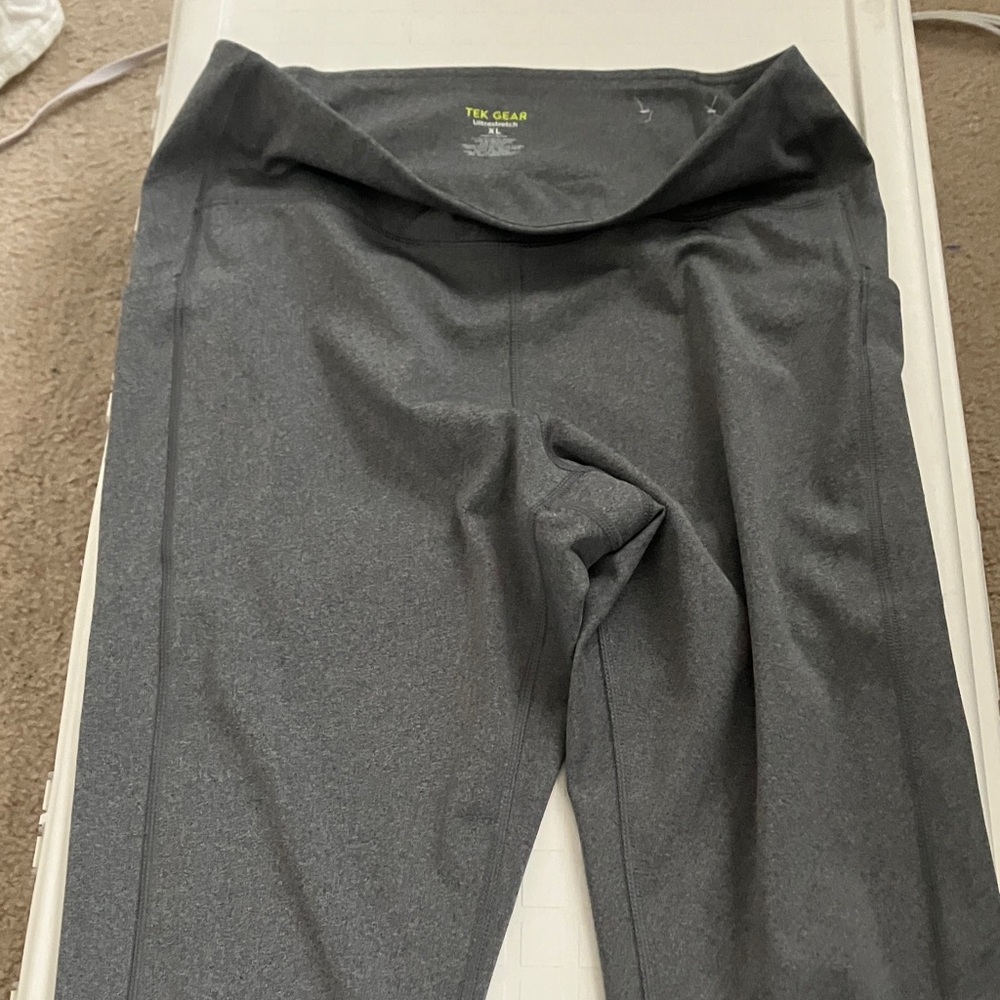 Workout capris - Picture 2 of 3